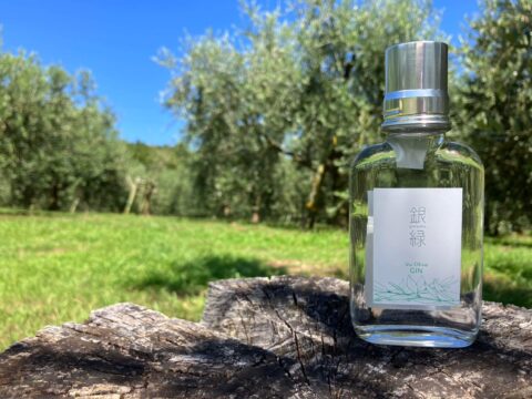 共同開発クラフトジン「銀緑（ぎんりょく）」が完成～オリーブの枝葉を使用したジンの制作を企画段階からサポート